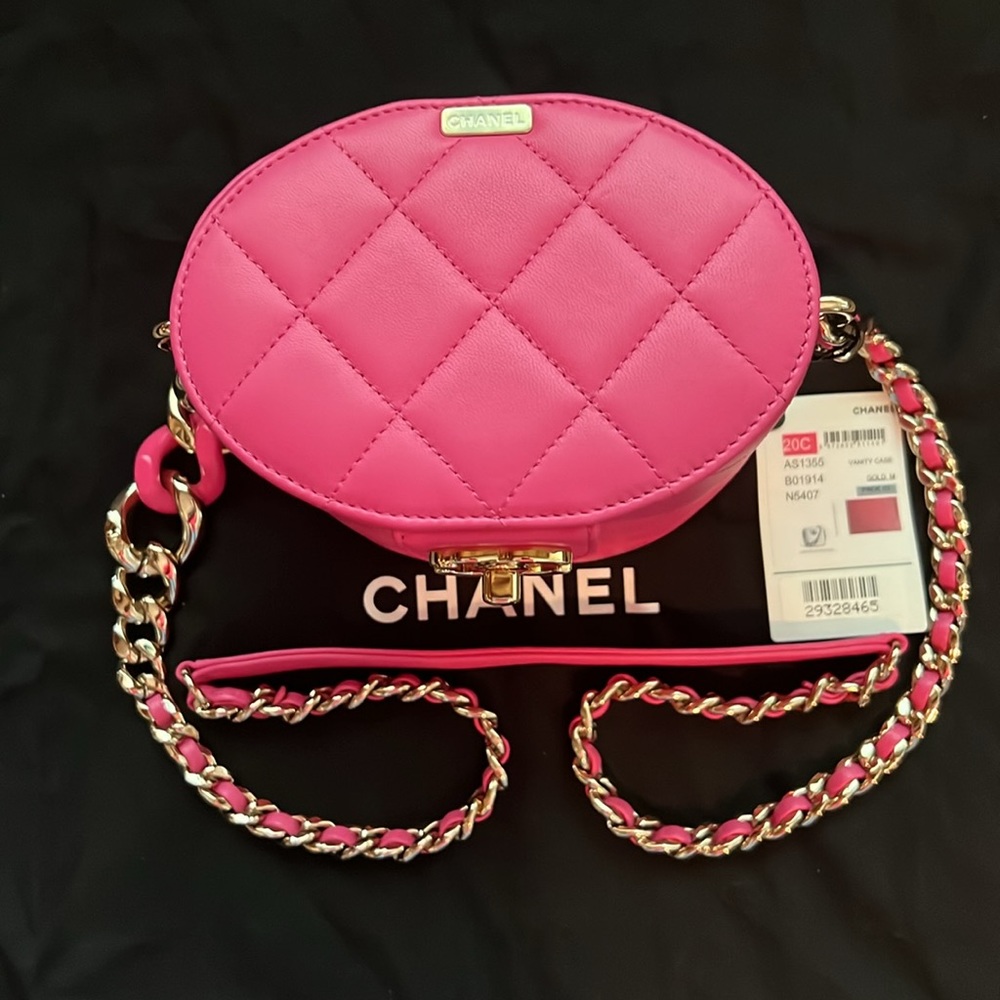 NEW LOW PRICE👍
New rare CHANEL bag. Comes with dust bag, box, authenticity card - Picture 2 of 9